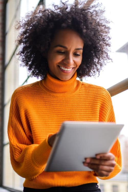 Woman smiling smiling using tablet